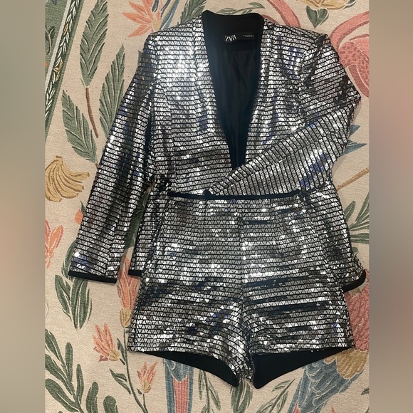 COWBOY CARTER Zara Sequin Shorts Suit Set - Picture 2 of 9